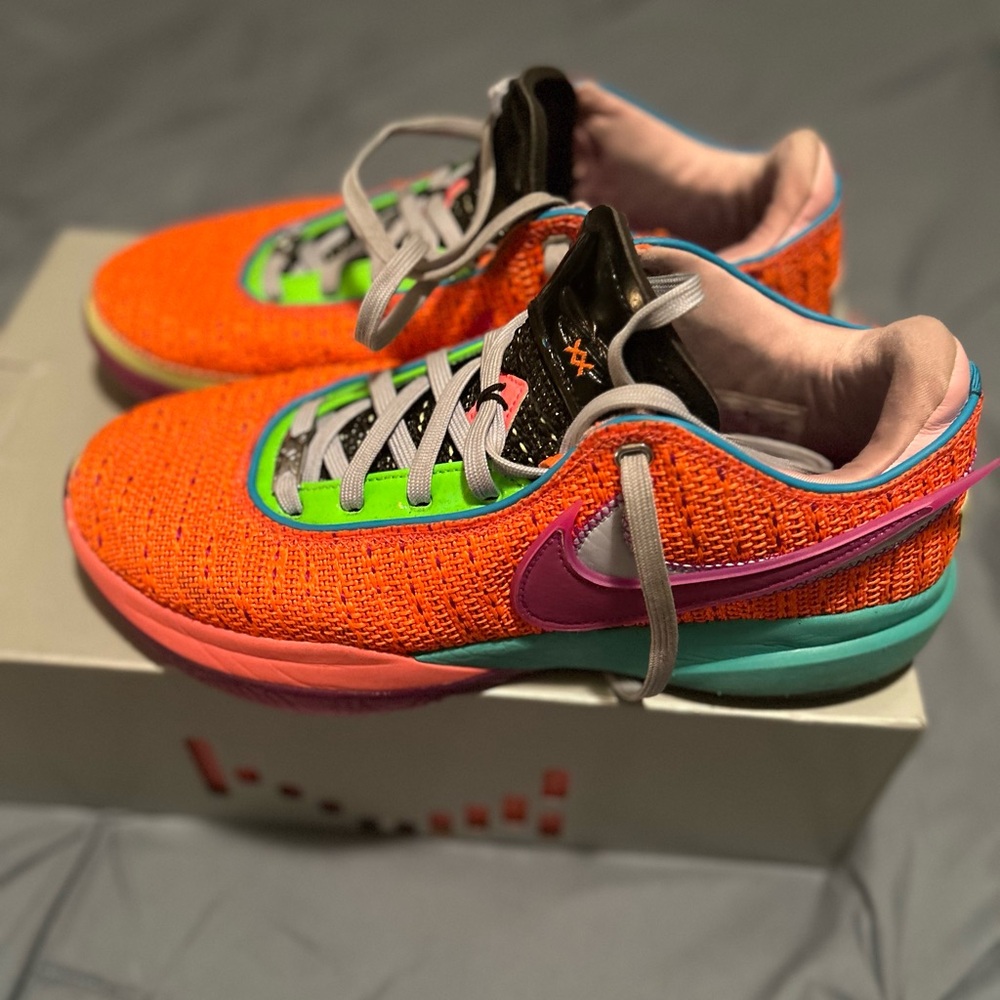 Men’s LEBRON XX size 11.5